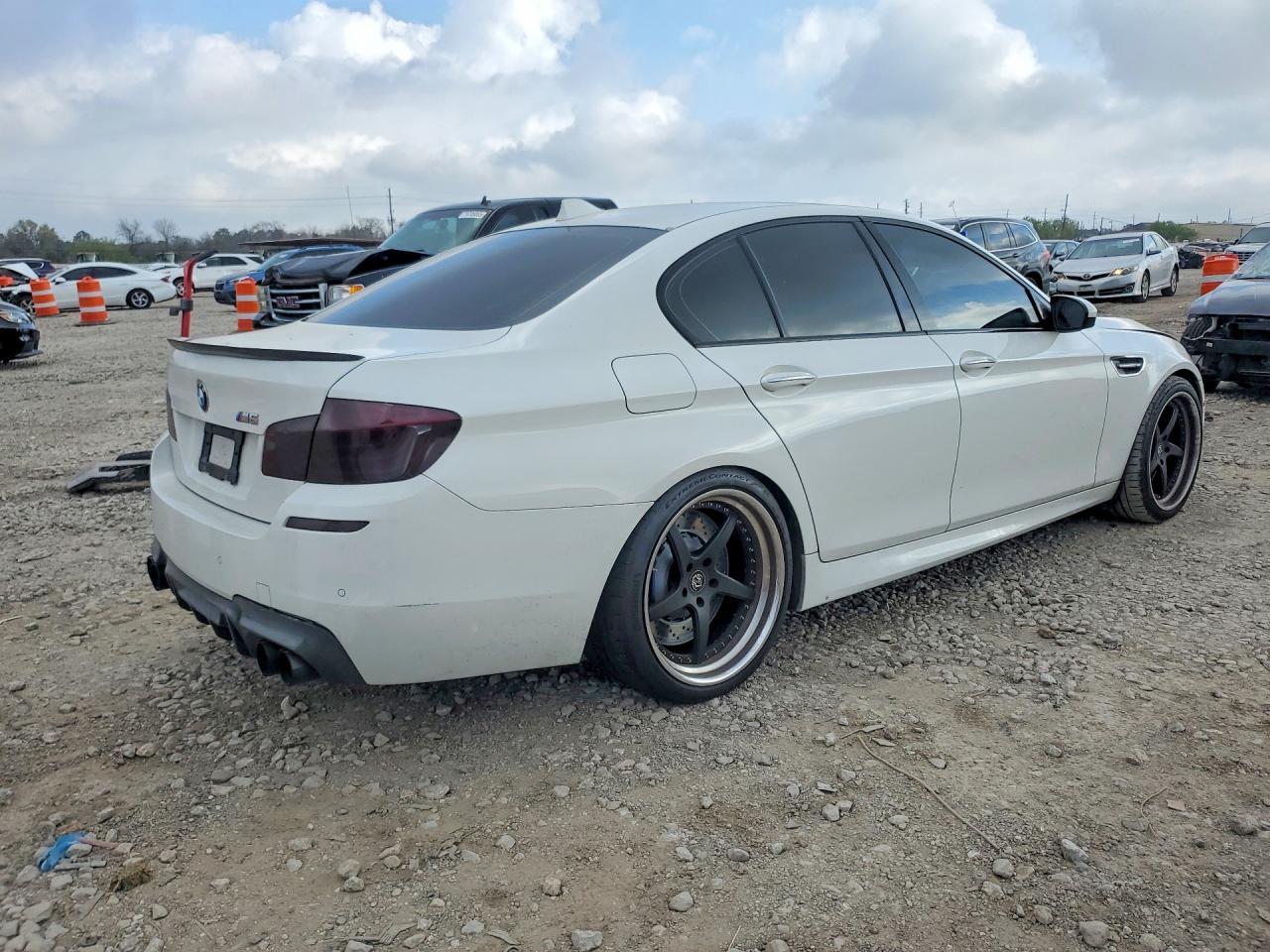 2016 BMW BMW M5 - Фото 3