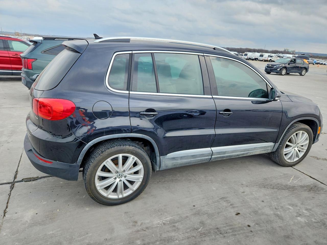 2014 Volkswagen Tiguan S - Image 3