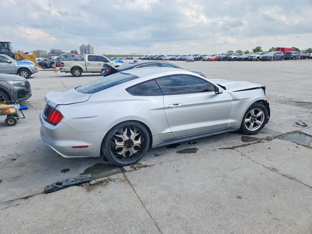 2015 Ford Mustang - Image 3
