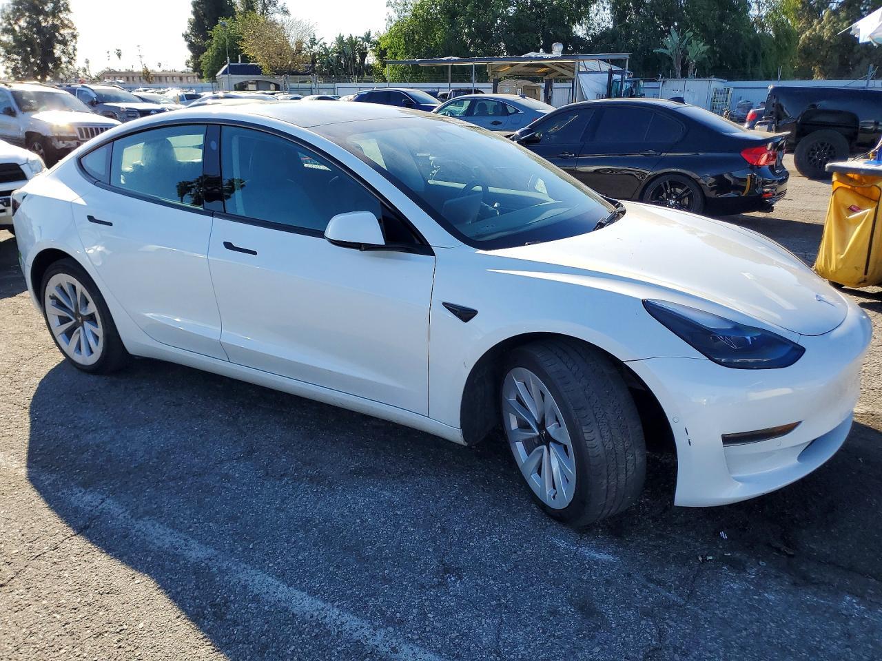 2022 Tesla Model 3 - Фото 4