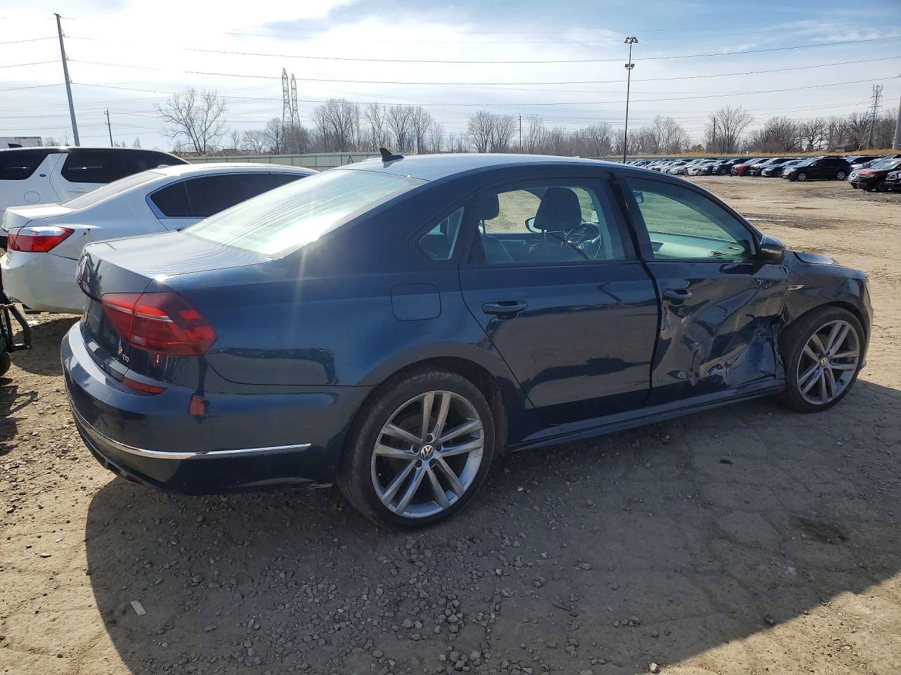 2018 Volkswagen Passat S - Фото 3