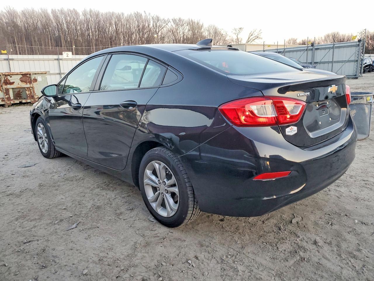 2019 Chevrolet Cruze Ls - Фото 2