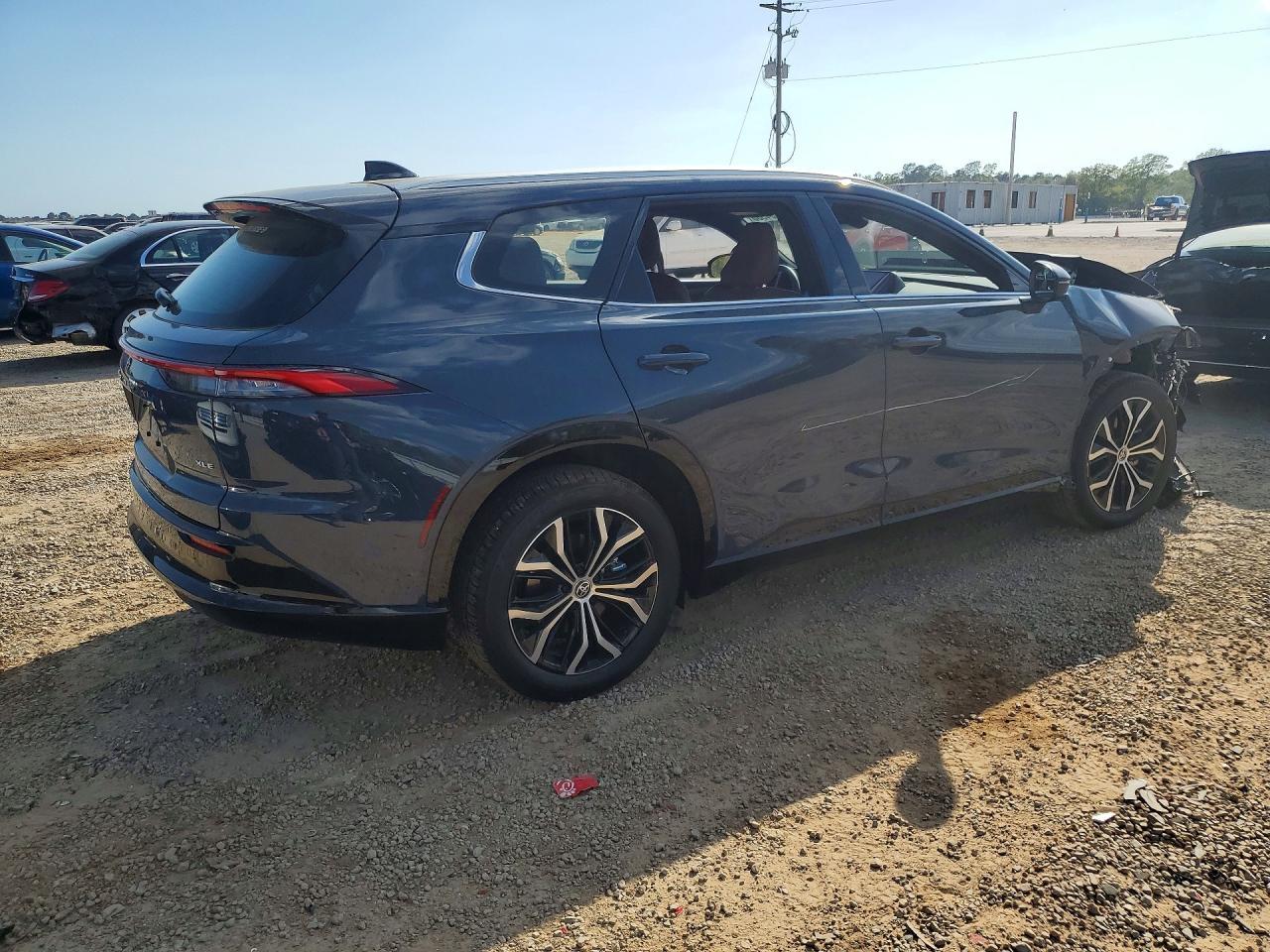 2025 Toyota Crown Signia Xle - Фото 3