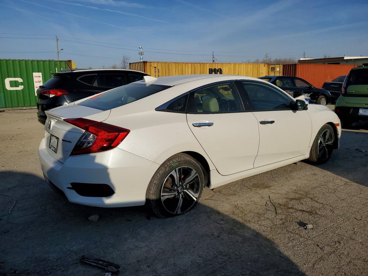 2016 Honda Civic Touring - Image 3