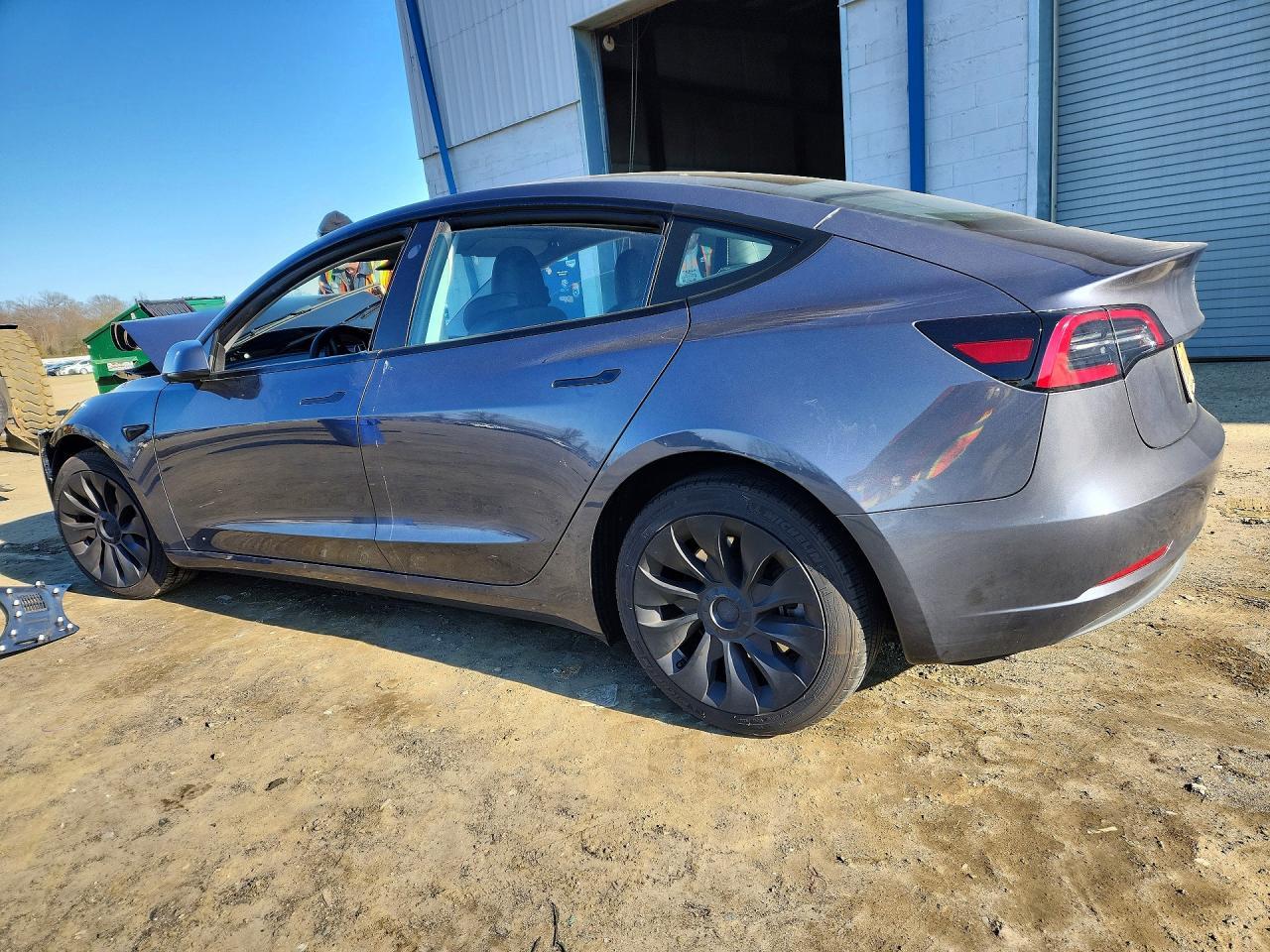 2023 Tesla Model 3 - Фото 2