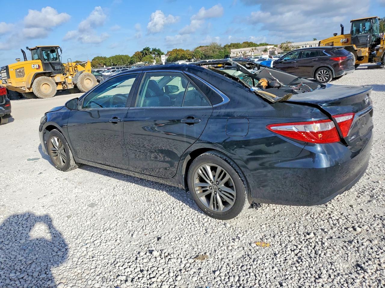 2016 Toyota Camry Se - Image 2