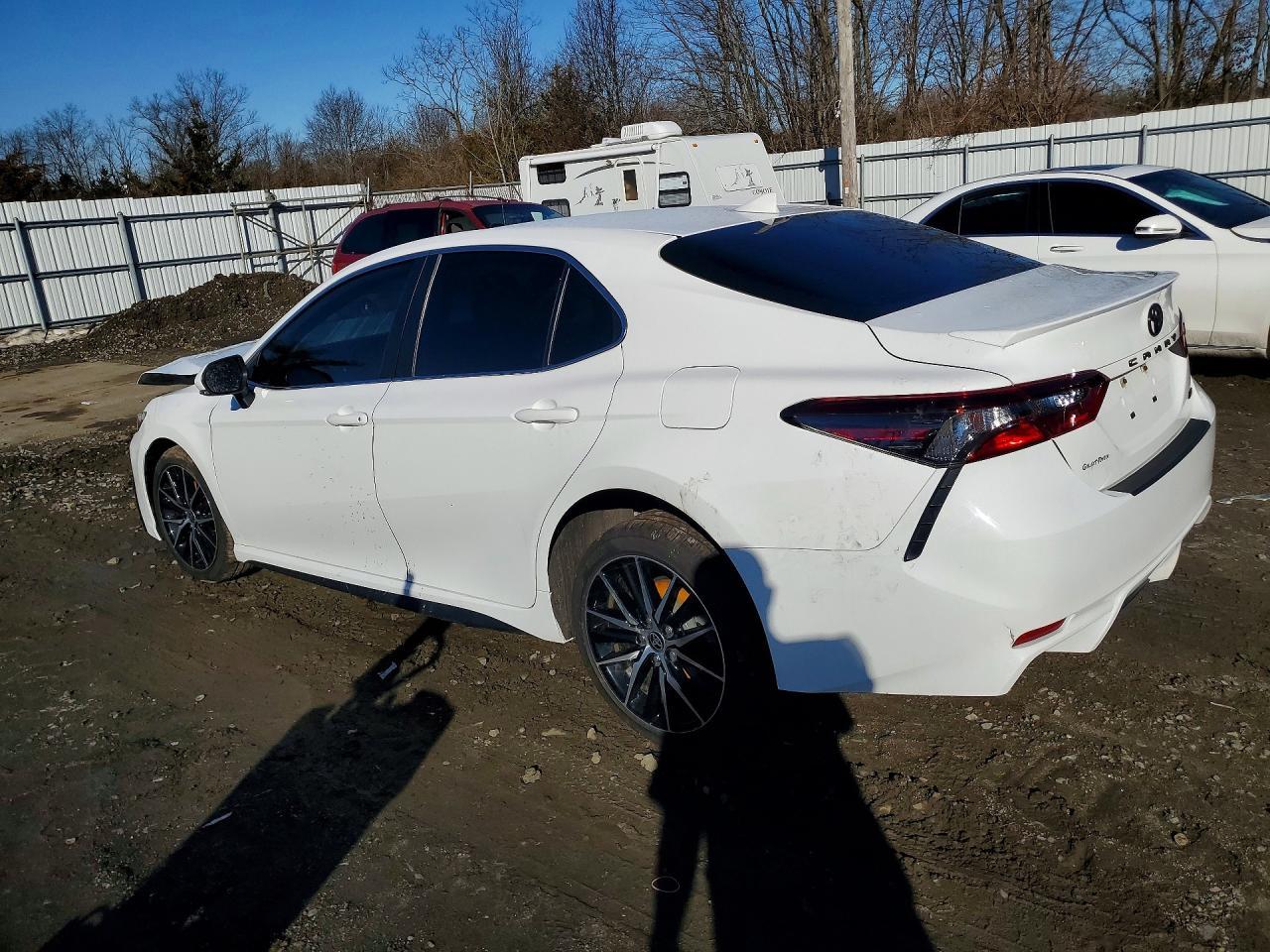 2022 Toyota Camry Se - Image 2