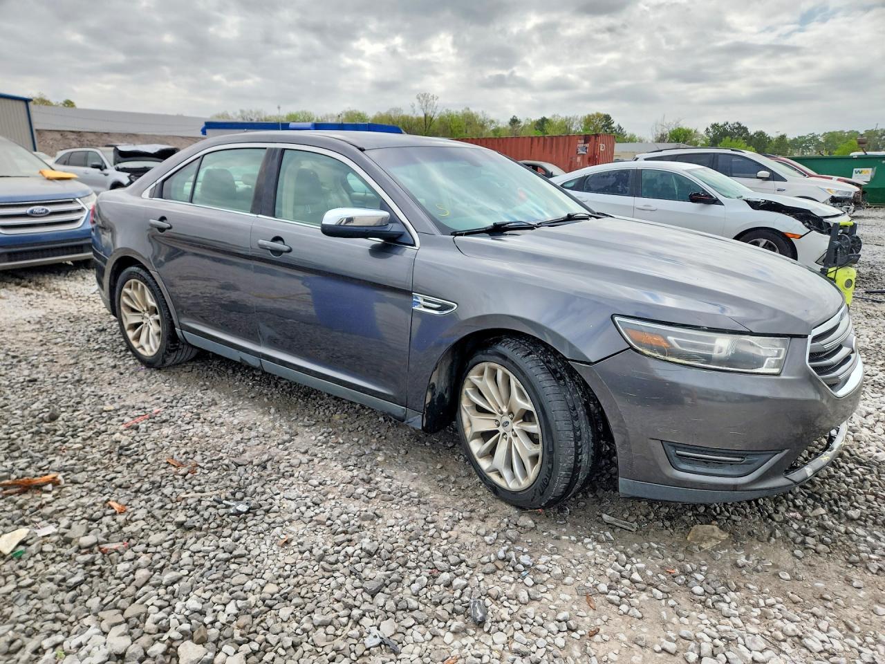 2015 Ford Taurus Limited - Image 4