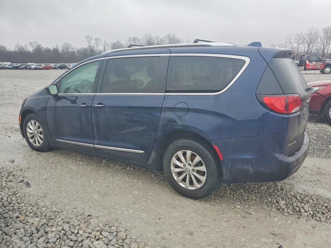 2019 Chrysler Pacifica Touring L - Image 2