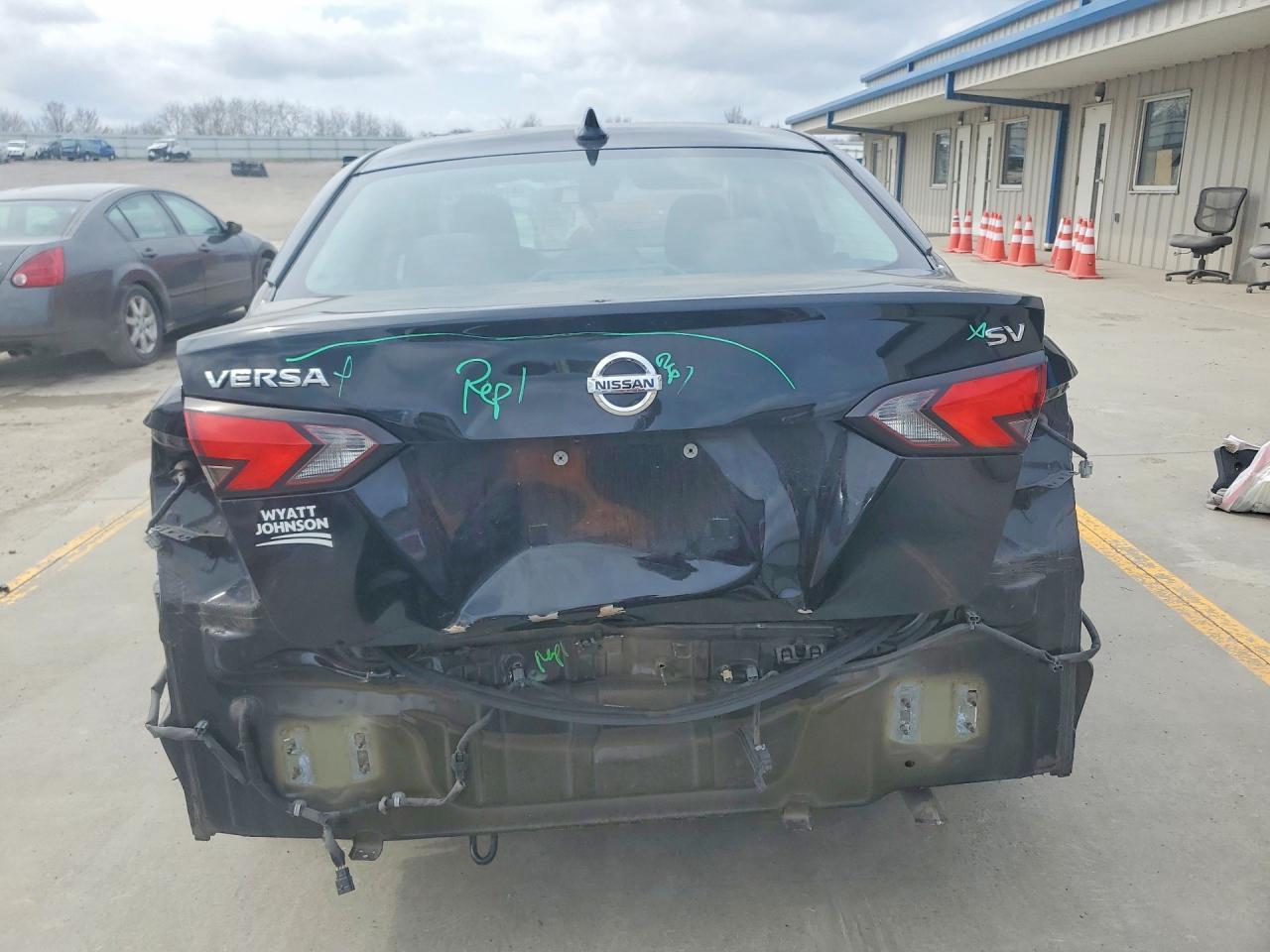 2021 Nissan Versa Sv - Image 6