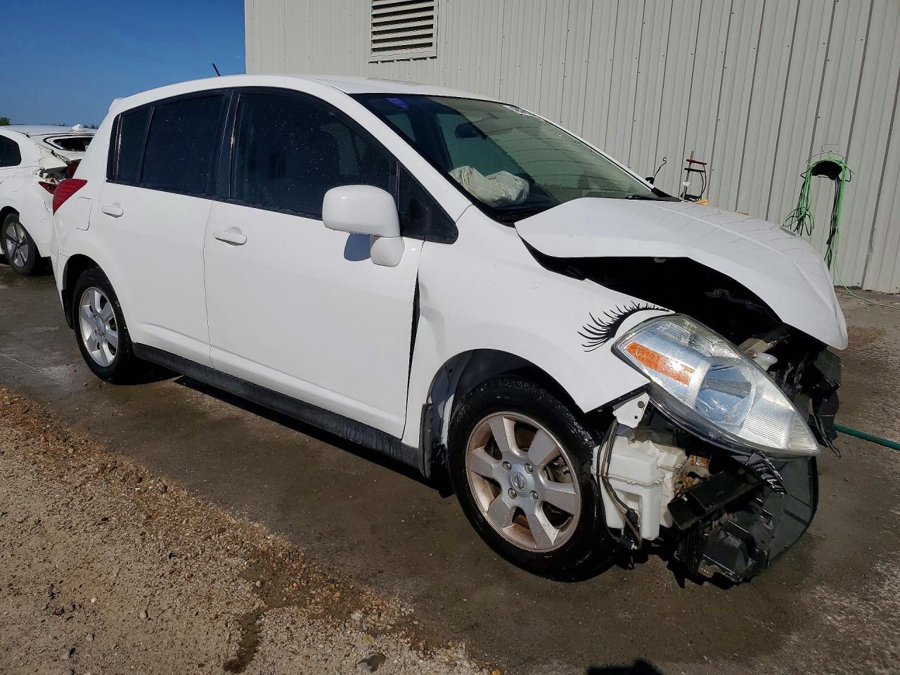 2012 Nissan Versa 1.8 S - Image 4