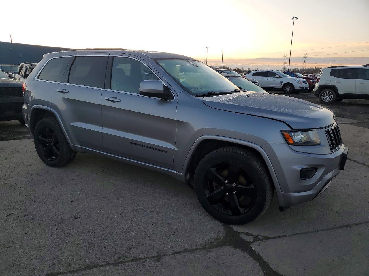 2015 Jeep Grand Cherokee Laredo - Image 4
