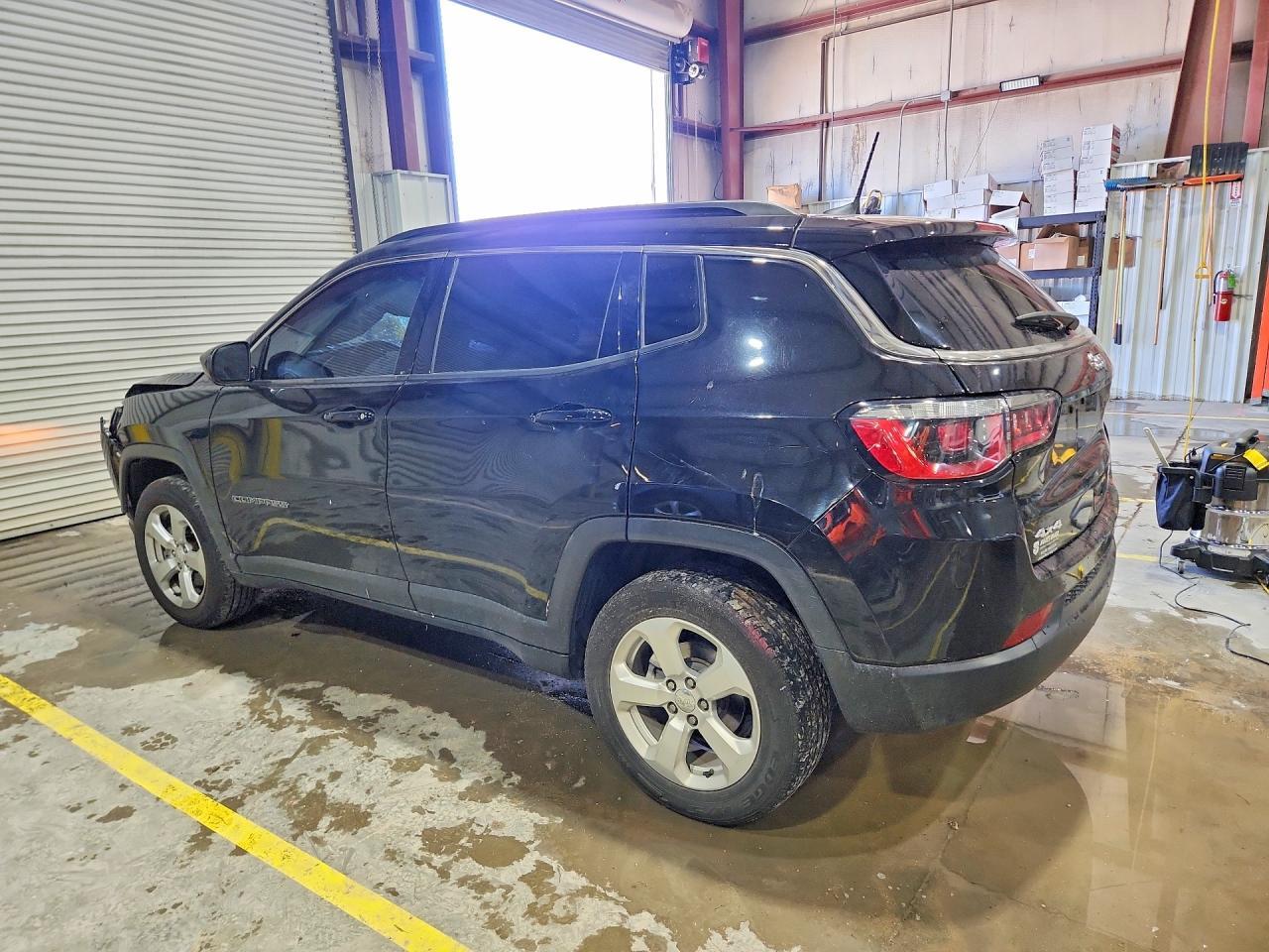 2018 Jeep Compass Latitude - Image 2