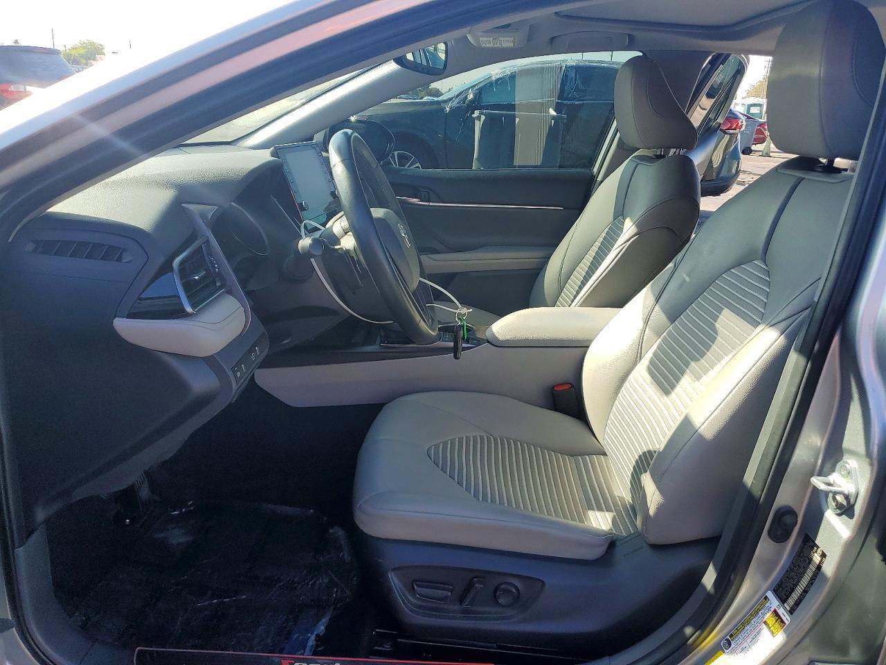 2022 Toyota Camry Hybrid Se - Image 7