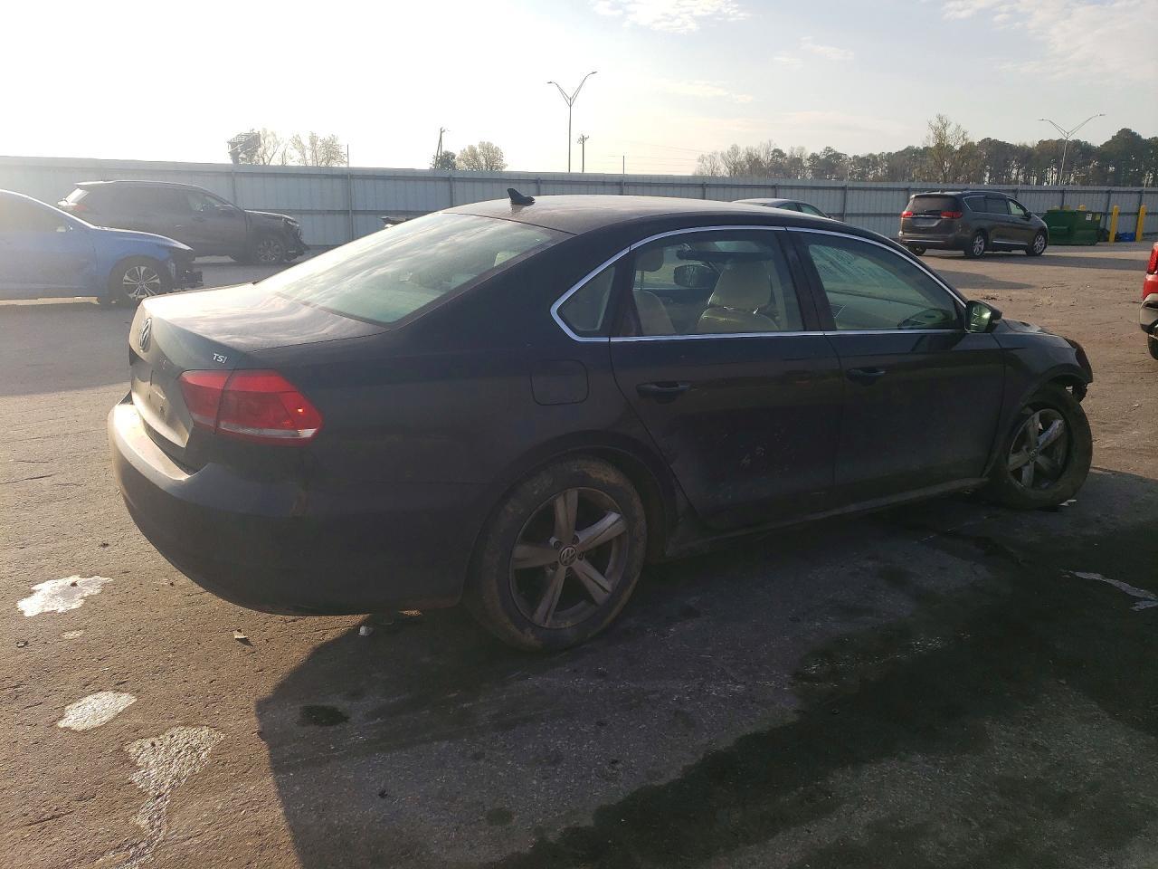 2015 Volkswagen Passat S - Фото 3