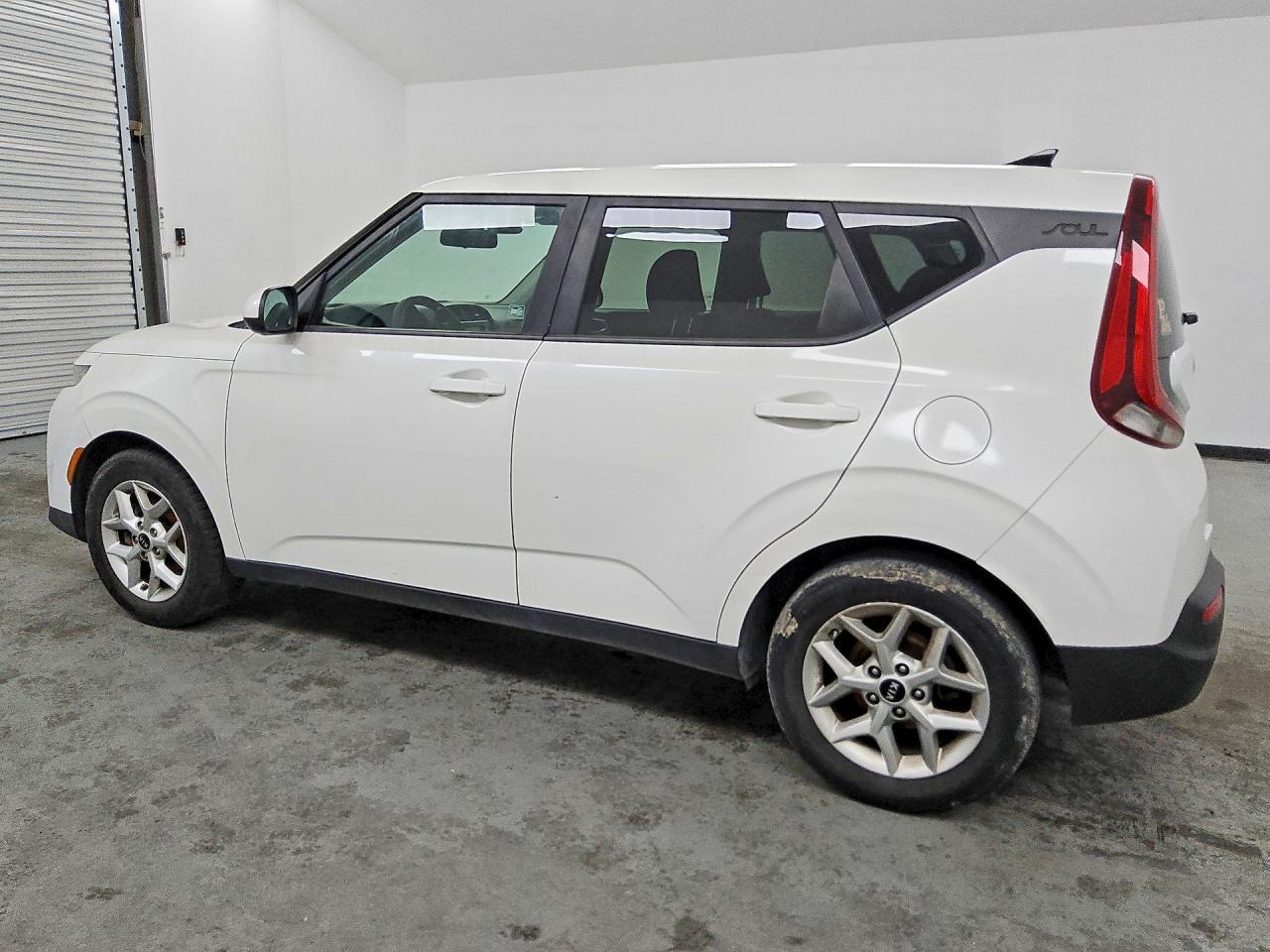 2020 Kia Soul S - Image 2