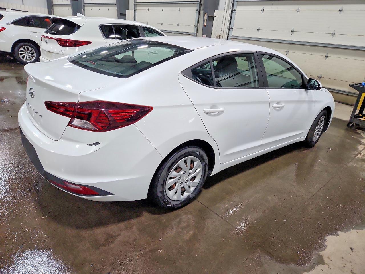 2020 Hyundai Elantra Se - Image 3