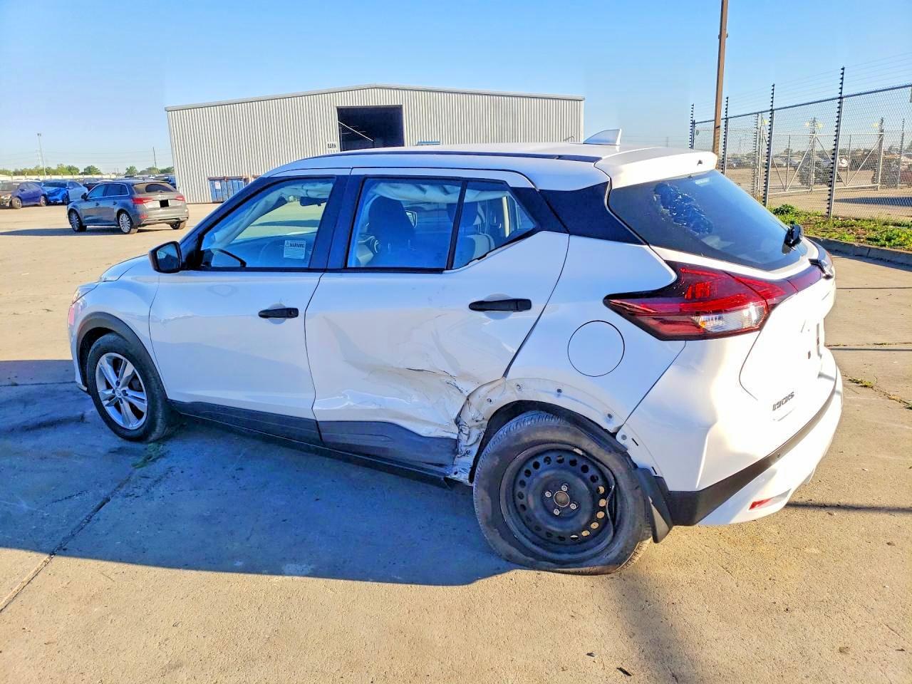 2023 Nissan Kicks S - Фото 2