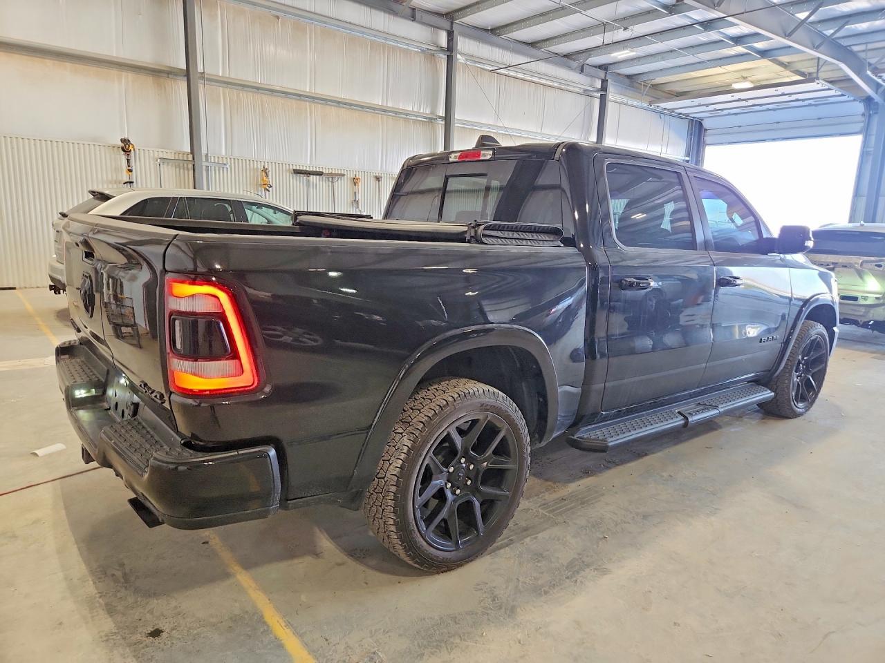 2021 Ram 1500 Laramie - Фото 3