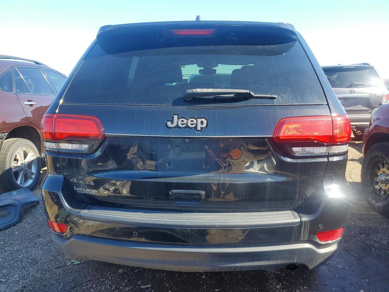 2017 Jeep Grand Cherokee Laredo - Image 6