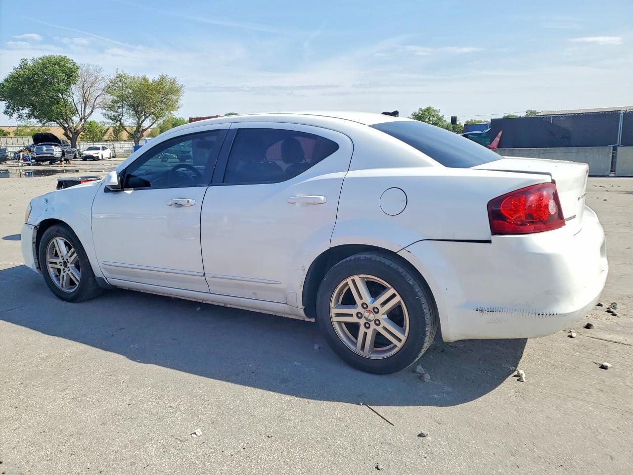 2012 Dodge Avenger Sxt - Image 2