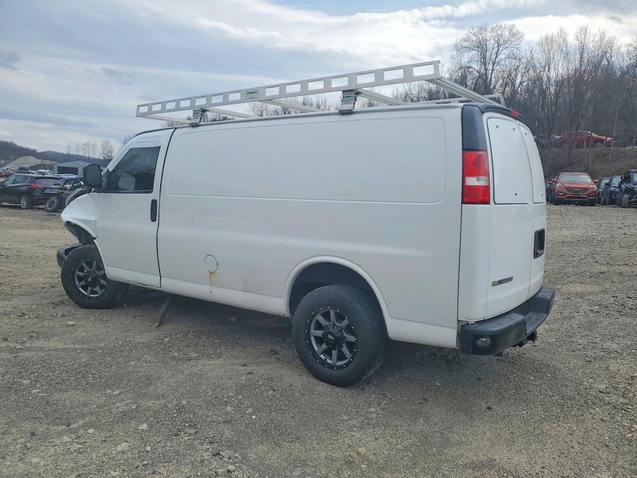 2019 Chevrolet Express 2500 Cargo Utility / Service Van - Фото 2