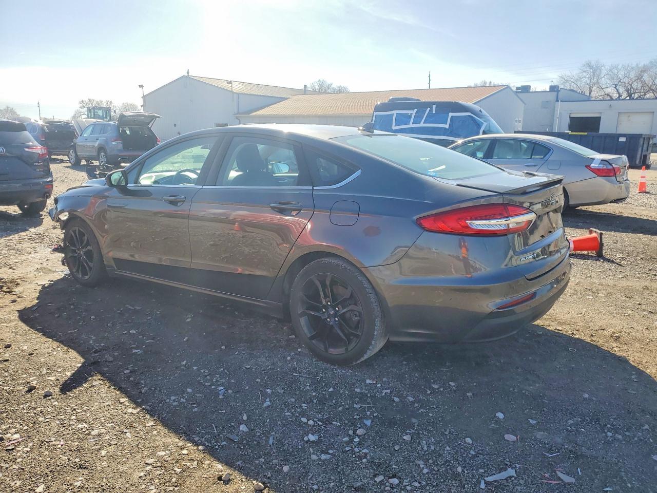 2019 Ford Fusion Se - Фото 2