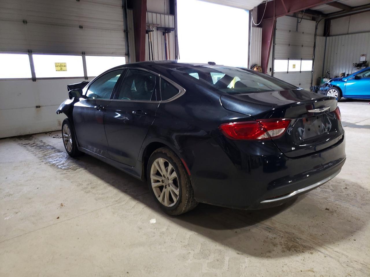 2015 Chrysler 200 Limited - Фото 2
