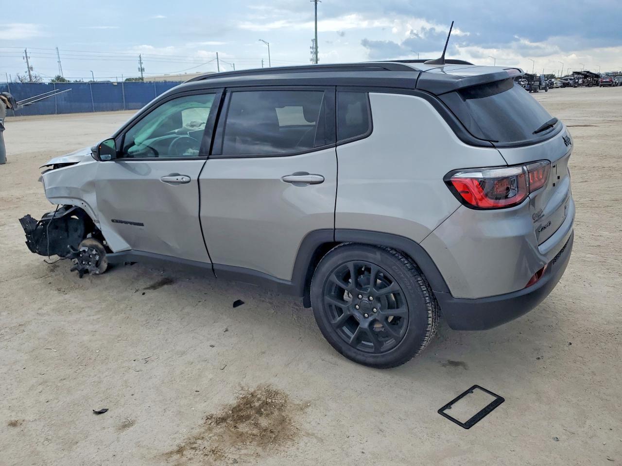 2022 Jeep Compass Latitude - Image 2