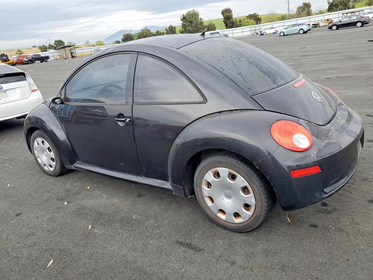 2010 Volkswagen New Beetle - Image 2