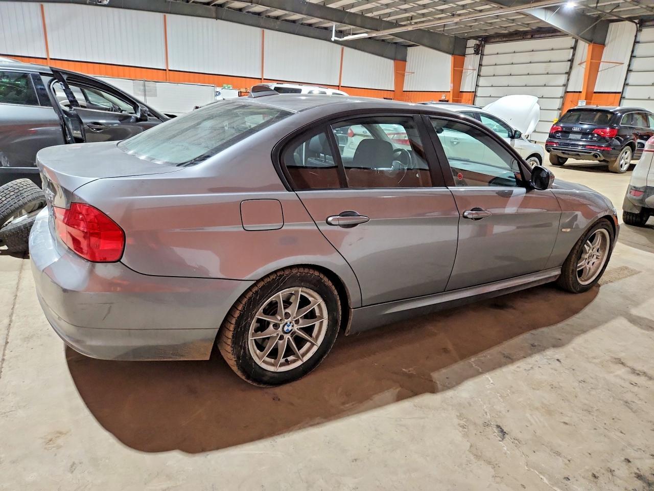 2011 BMW 323 I - Image 3