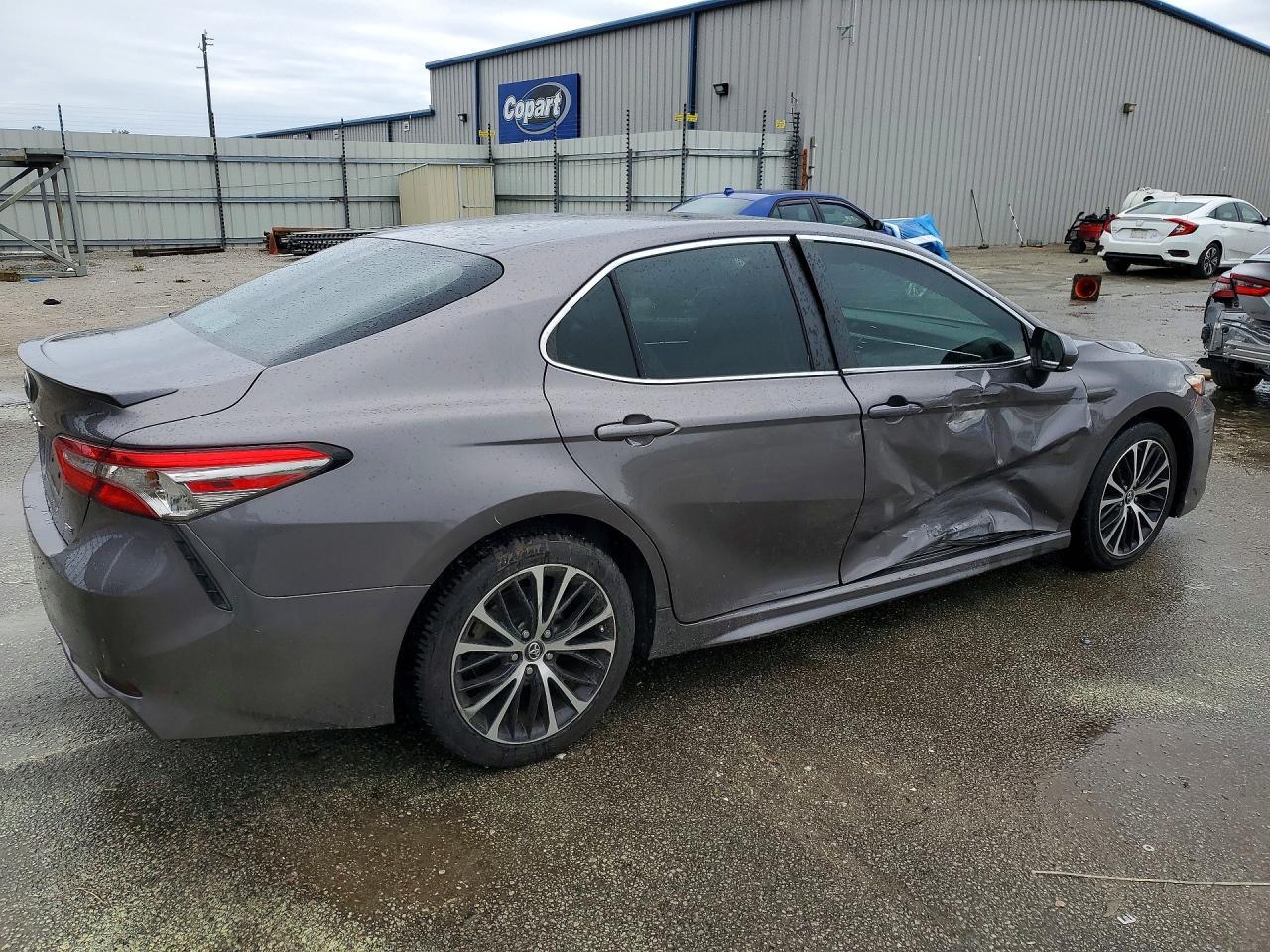 2018 Toyota Camry Se - Image 3