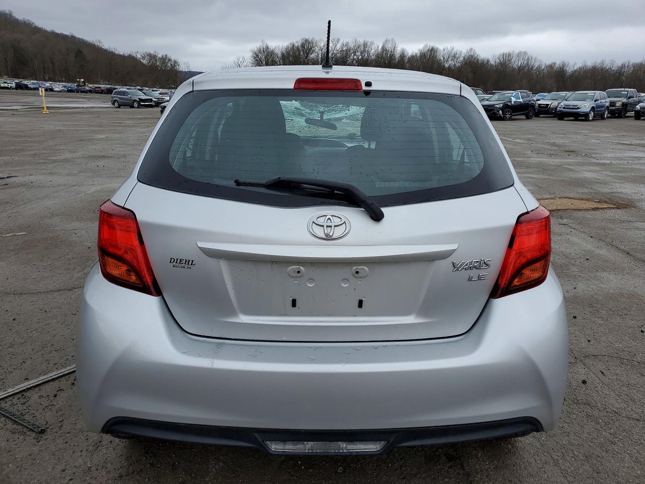 2015 Toyota Yaris 5-Door Le - Фото 6