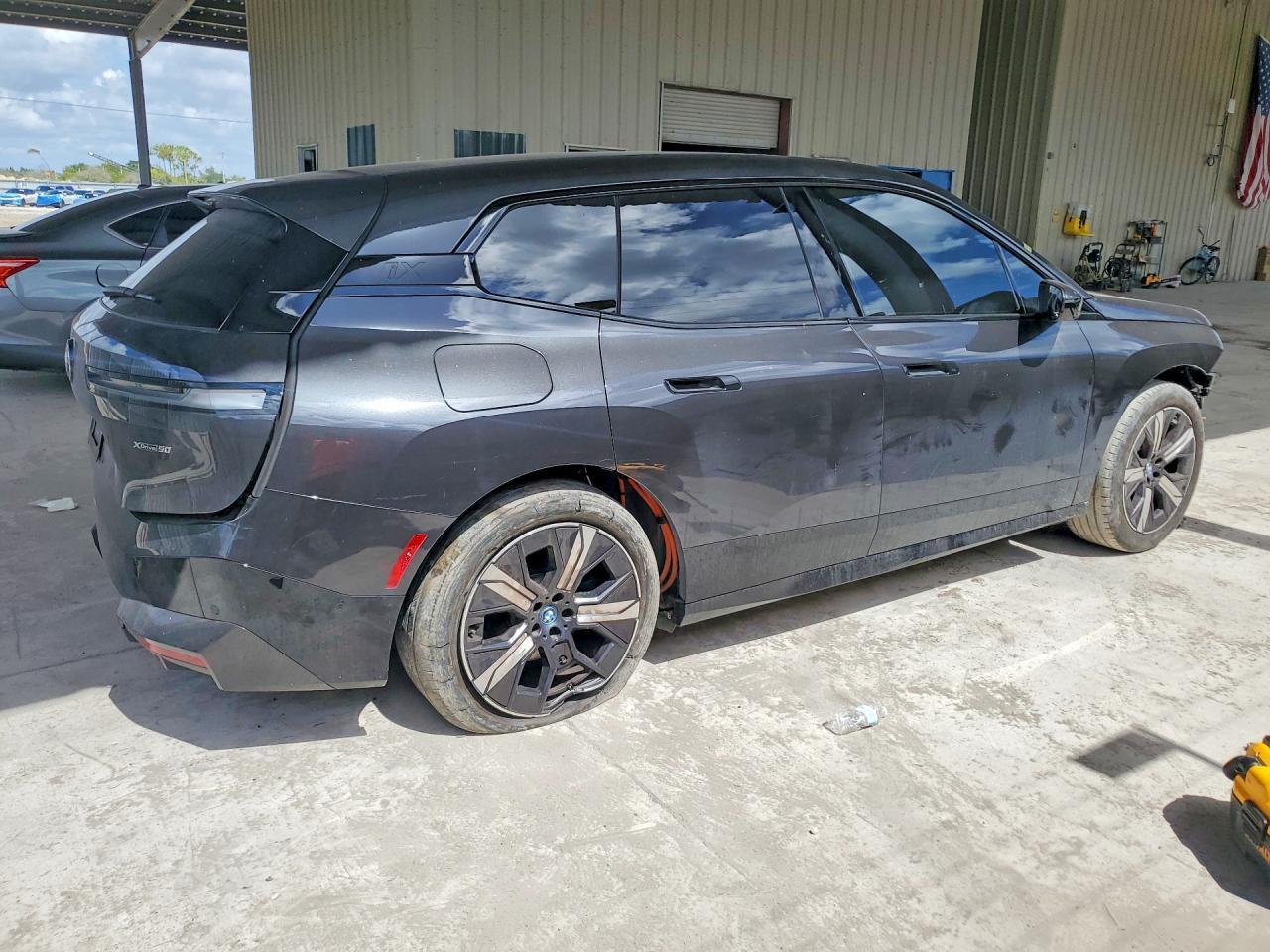 2024 BMW Ix xDrive50 - Фото 3