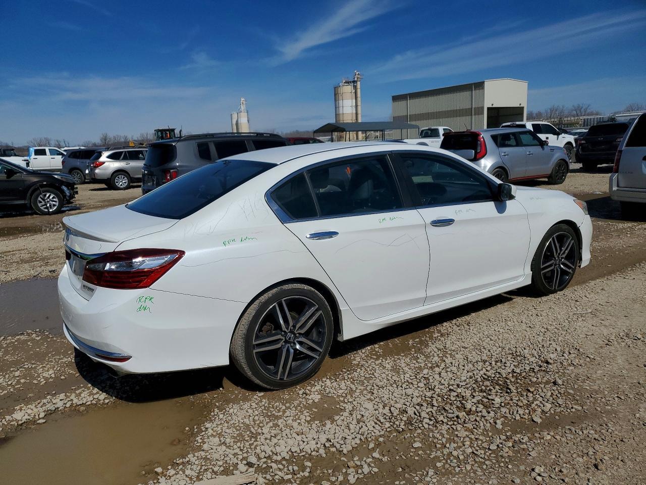 2016 Honda Accord Sport - Image 3