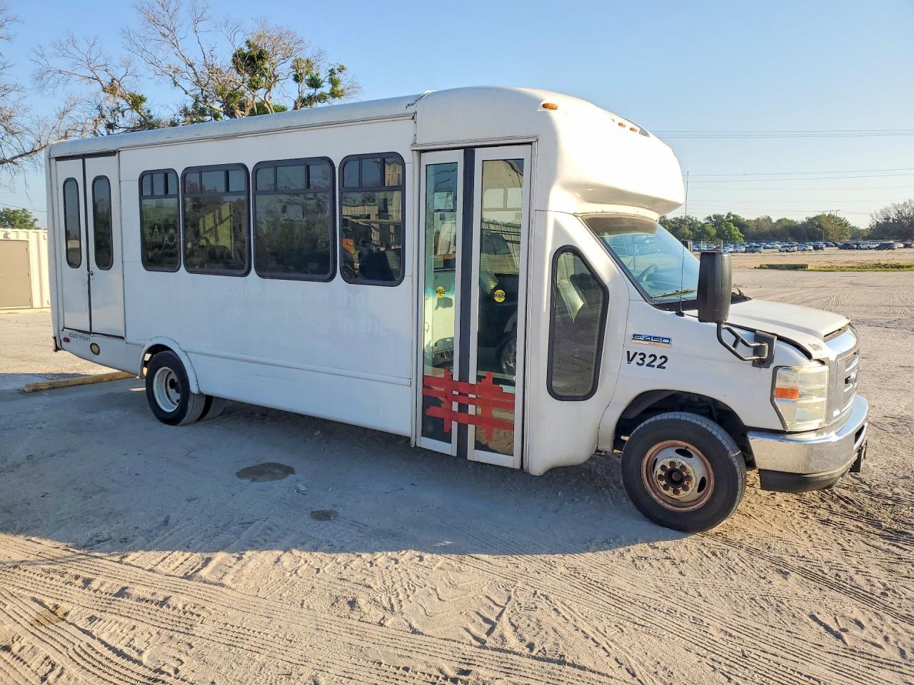 2014 Ford E450 Shuttle Bus - Фото 4