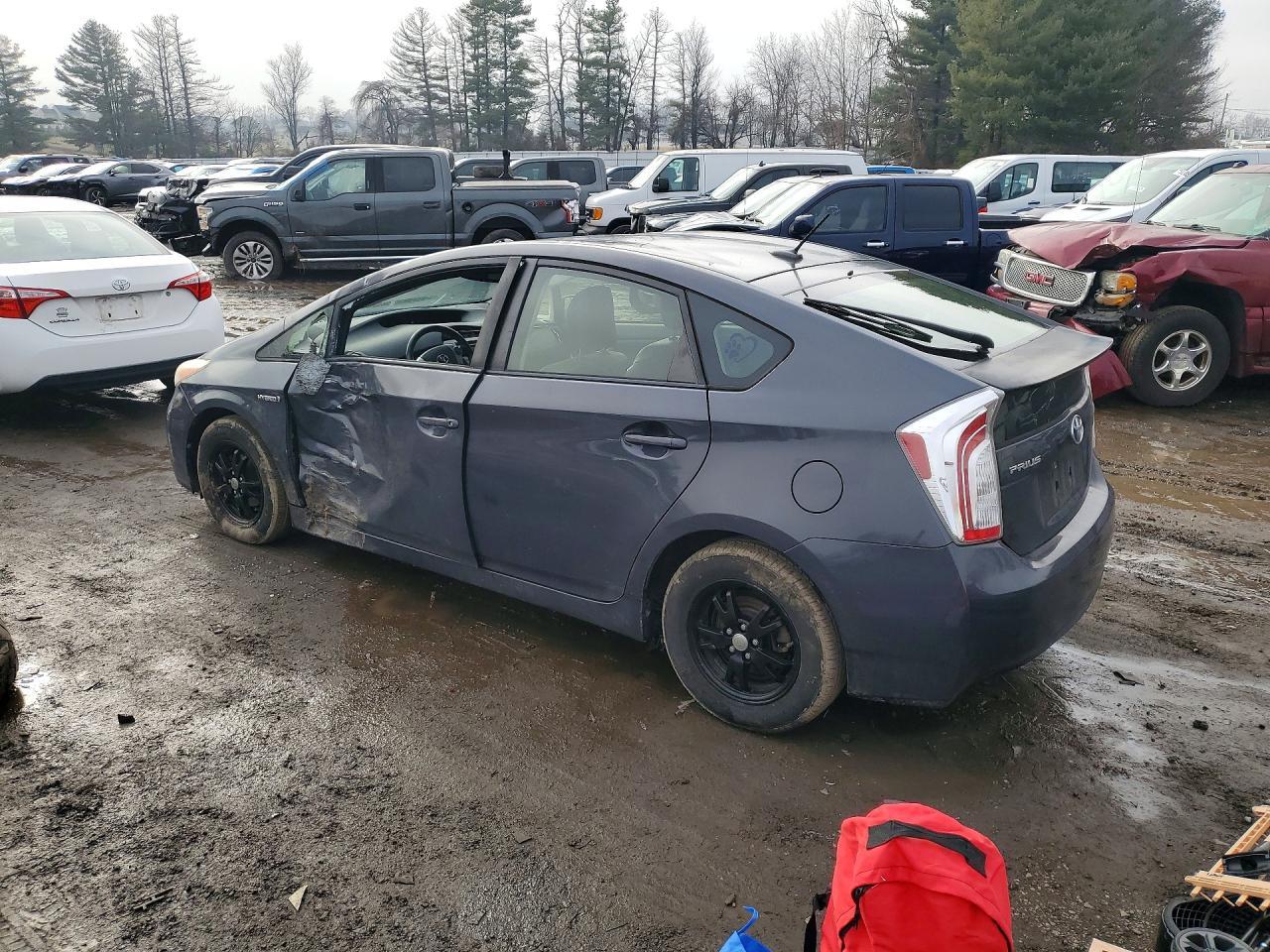 2013 Toyota Prius Four - Фото 2
