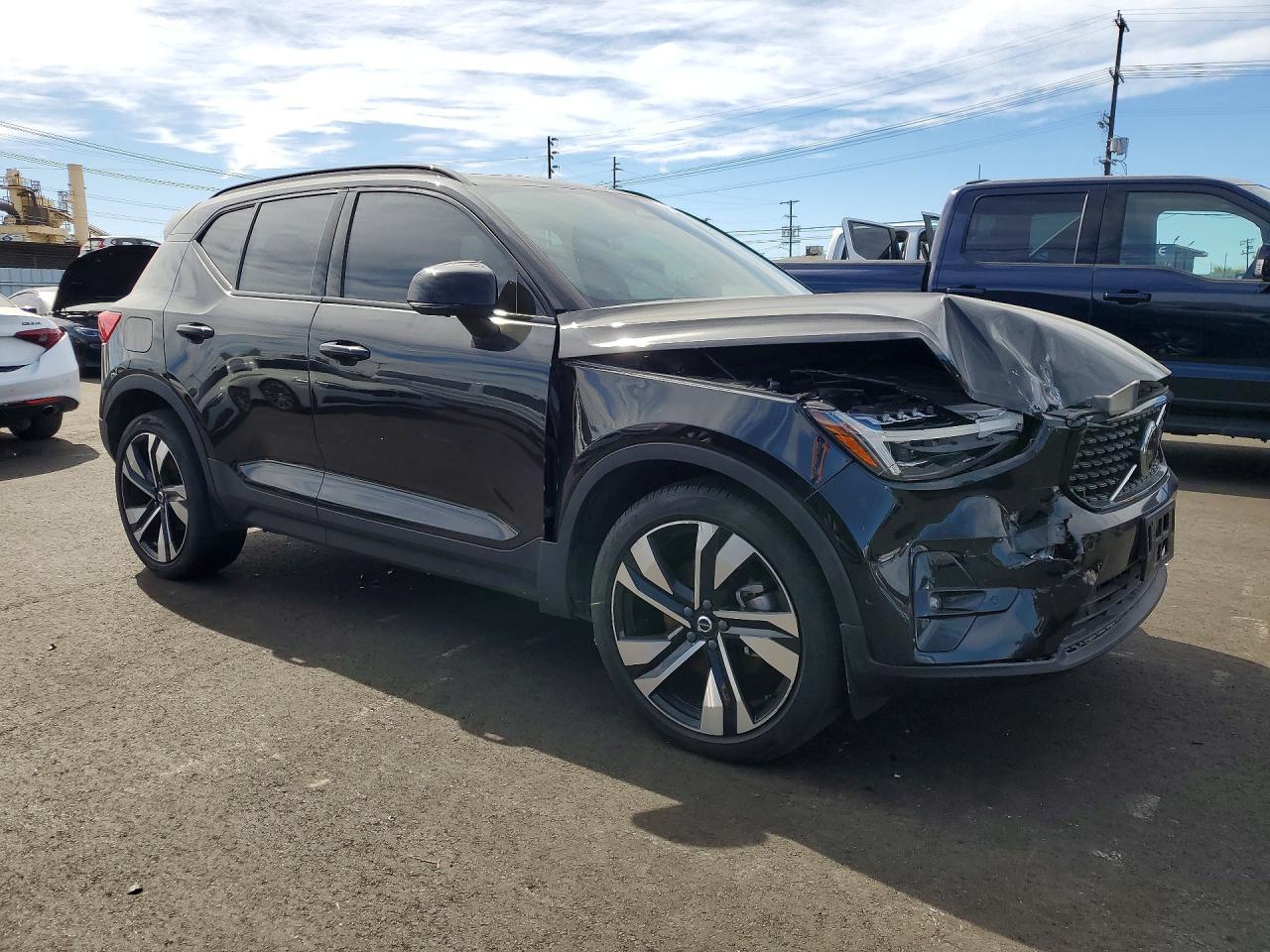 2024 Volvo Xc40 Plus - Image 4