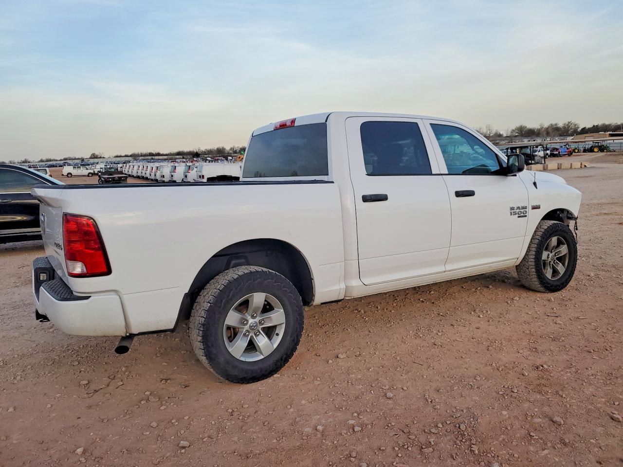 2019 Ram 1500 Classic Tradesman - Фото 3