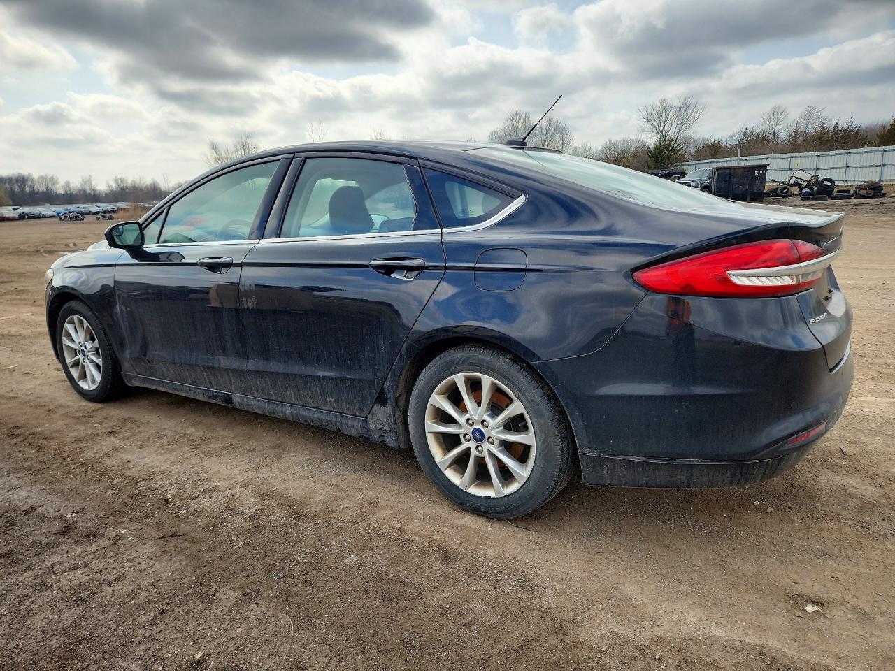 2017 Ford Fusion Se - Фото 2