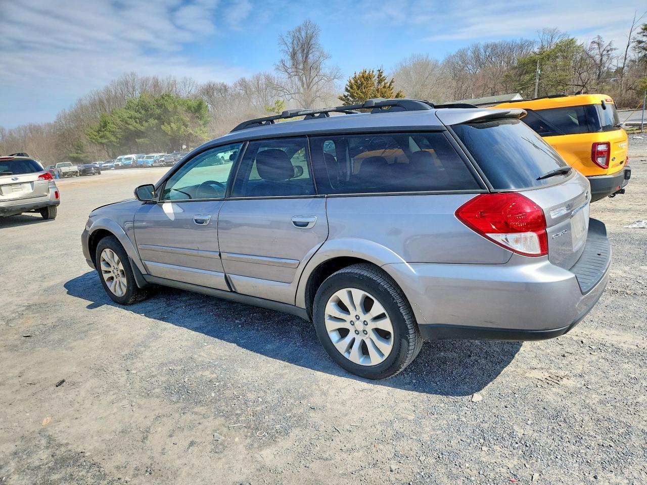 2009 Subaru Outback 2.5I Limited - Image 2