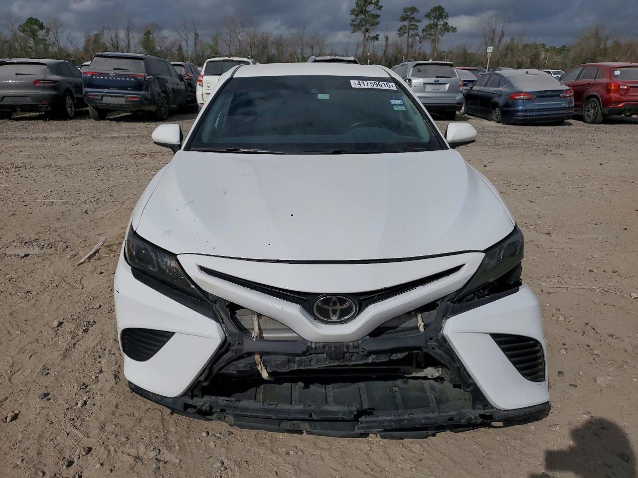 2020 Toyota Camry Se - Фото 5