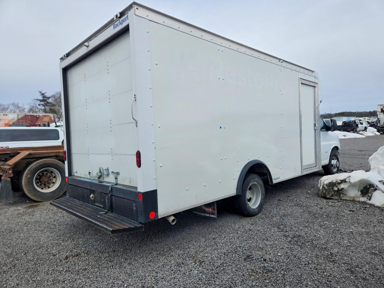 2022 Chevrolet Express G3500 - Фото 3