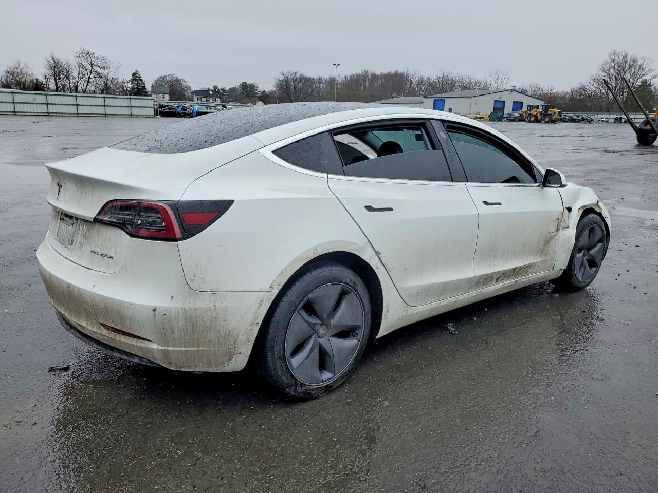 2019 Tesla Model 3 - Фото 3