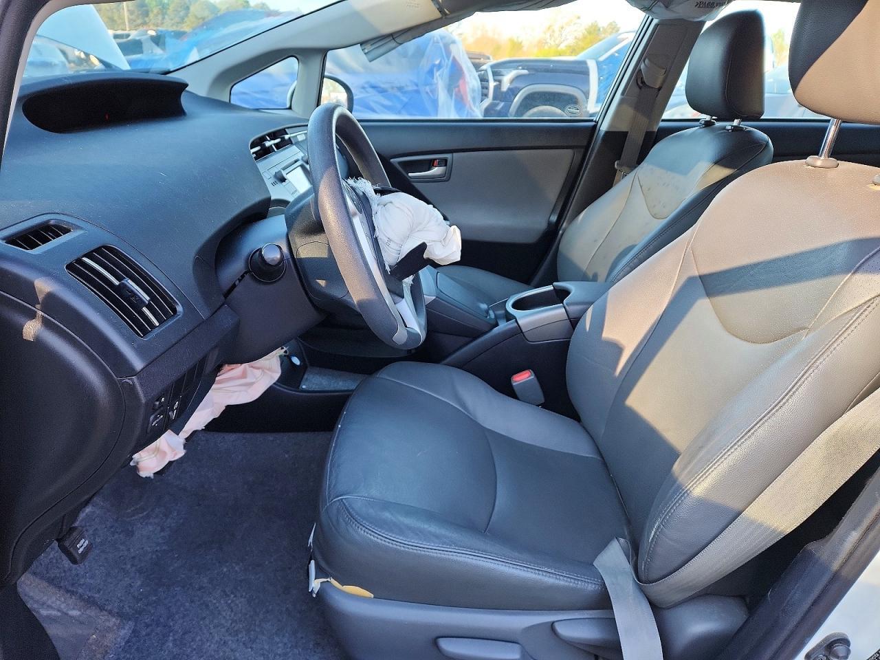 2014 Toyota Prius Two - Image 7