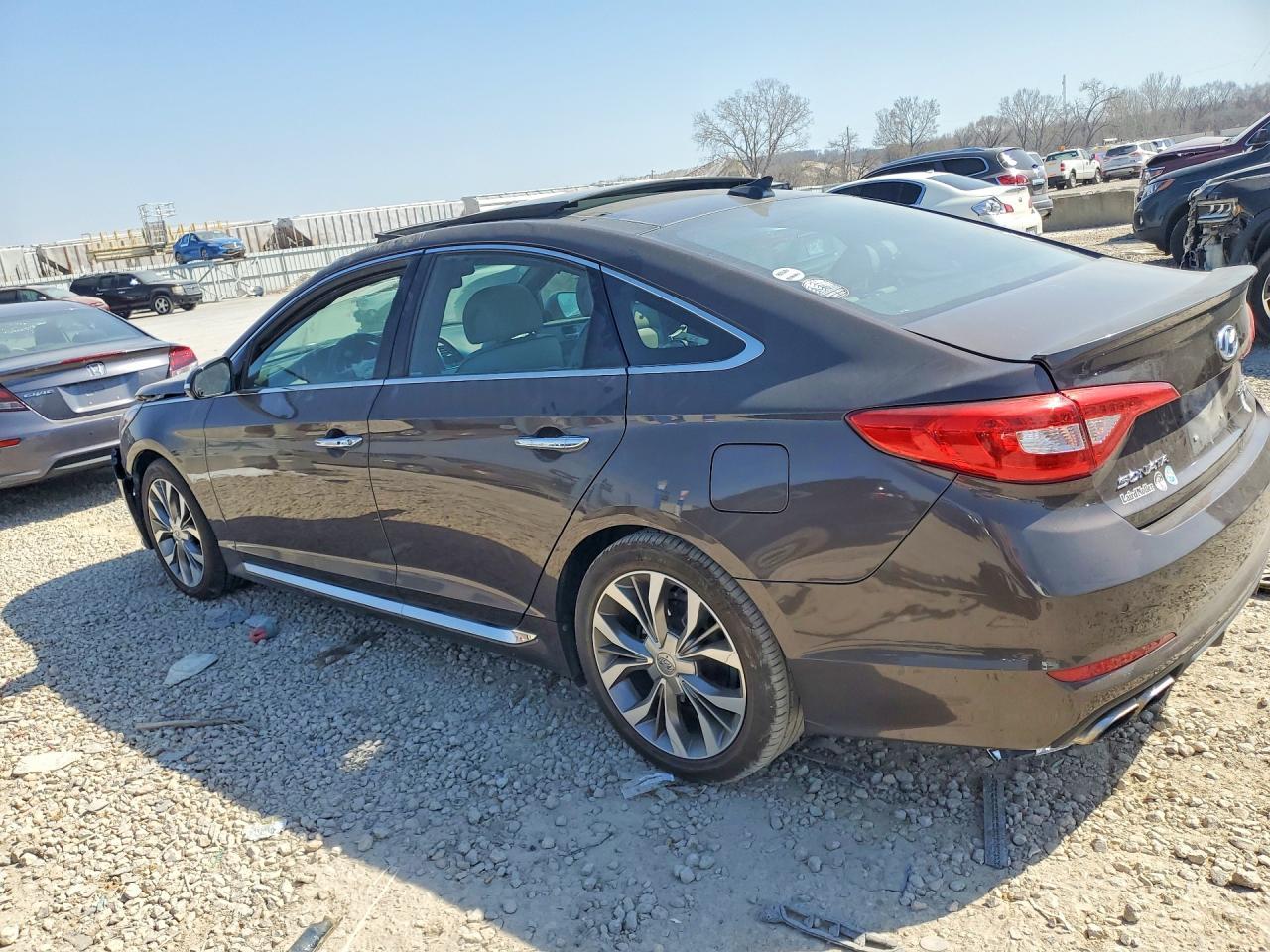 2015 Hyundai Sonata Limited 2.0T - Фото 2