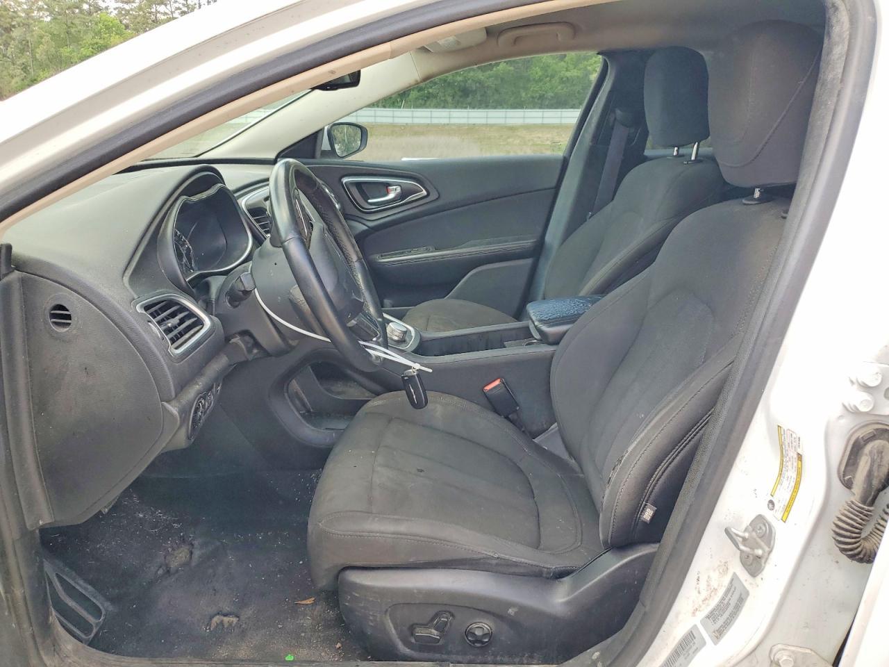 2015 Chrysler 200 Limited - Фото 7