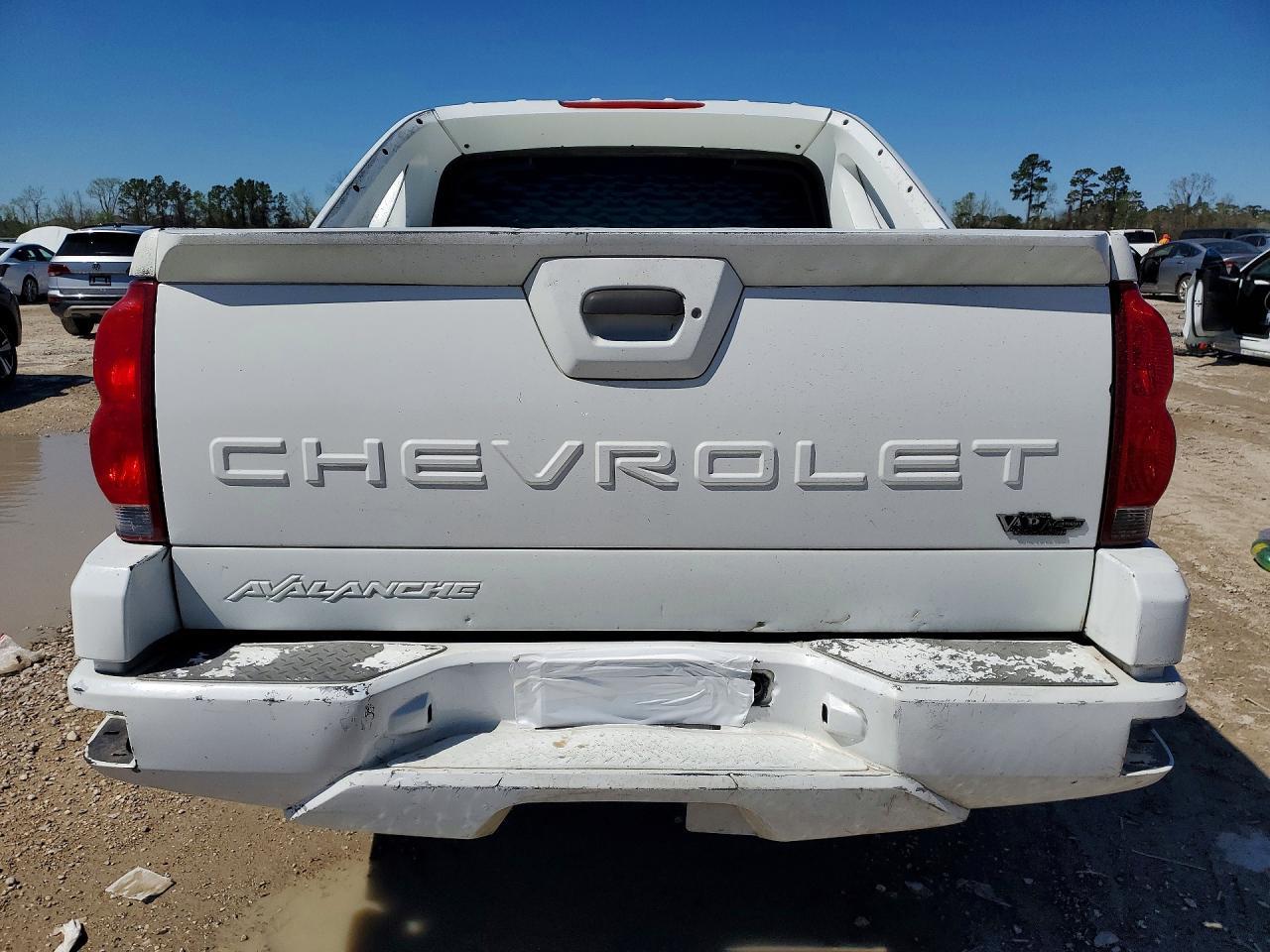 2003 Chevrolet Avalanche C1500 - Image 6