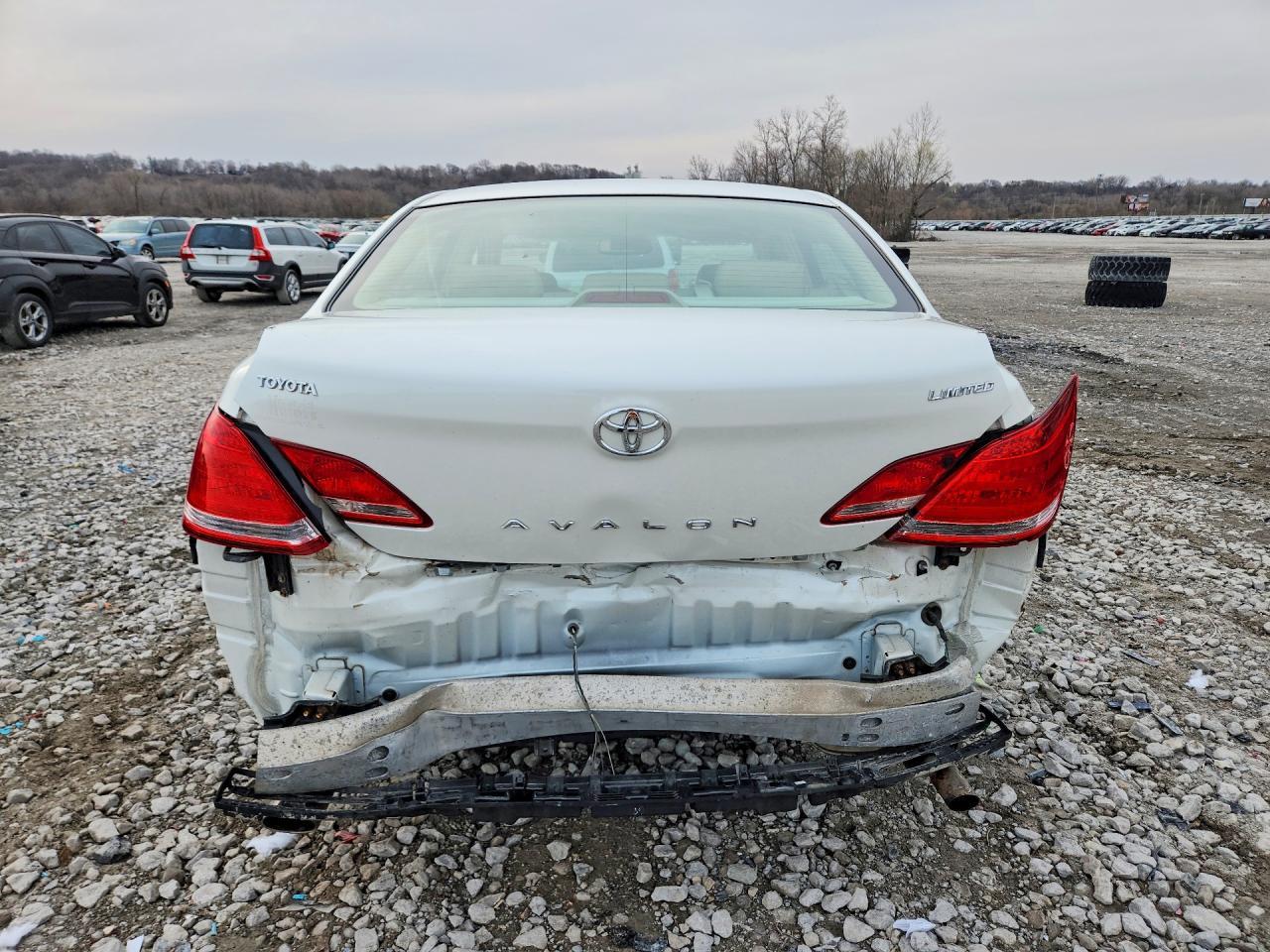 2007 Toyota Avalon - Image 6