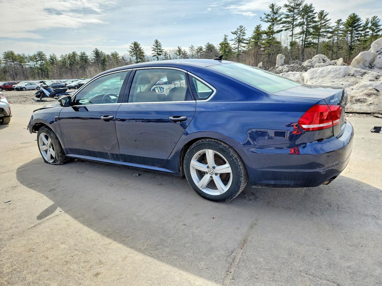 2015 Volkswagen Passat S - Фото 2